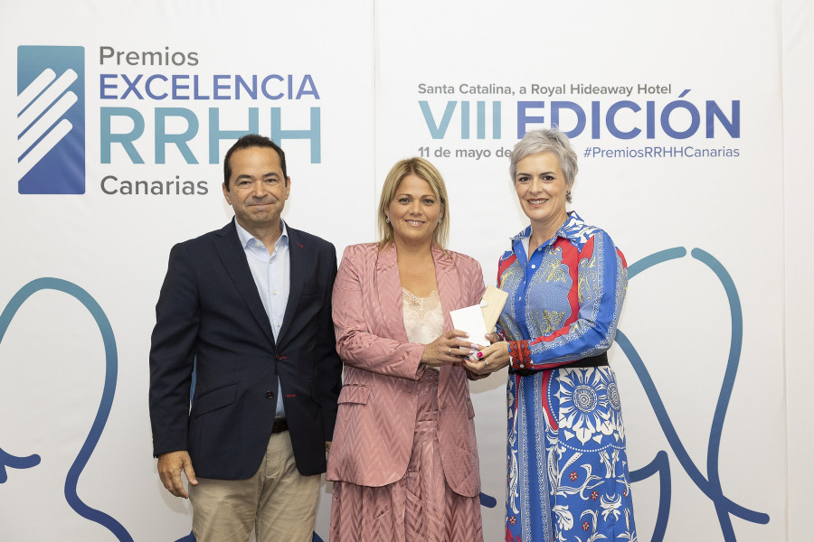 Davinia Domínguez y Virginia Ávila fueron las encargadas de recoger este premio