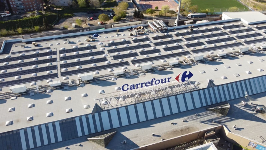 Foto prensa paneles solares Carrefour