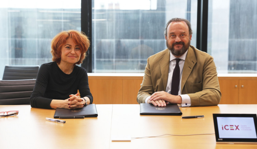 María Peña, consejera delegada de ICEX, y Bosco Torremocha, director ejecutivo de Espirituosos España