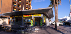 Exterior de la tienda recién reformada localizada en Costa Adeje (Tenerife)