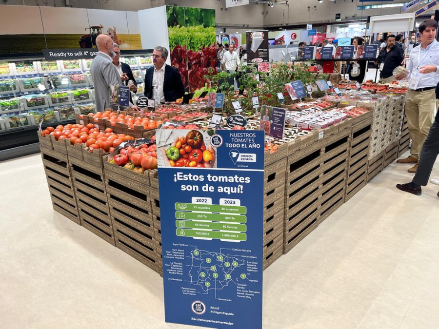 Foto prensa tomates origen España en Carrefour