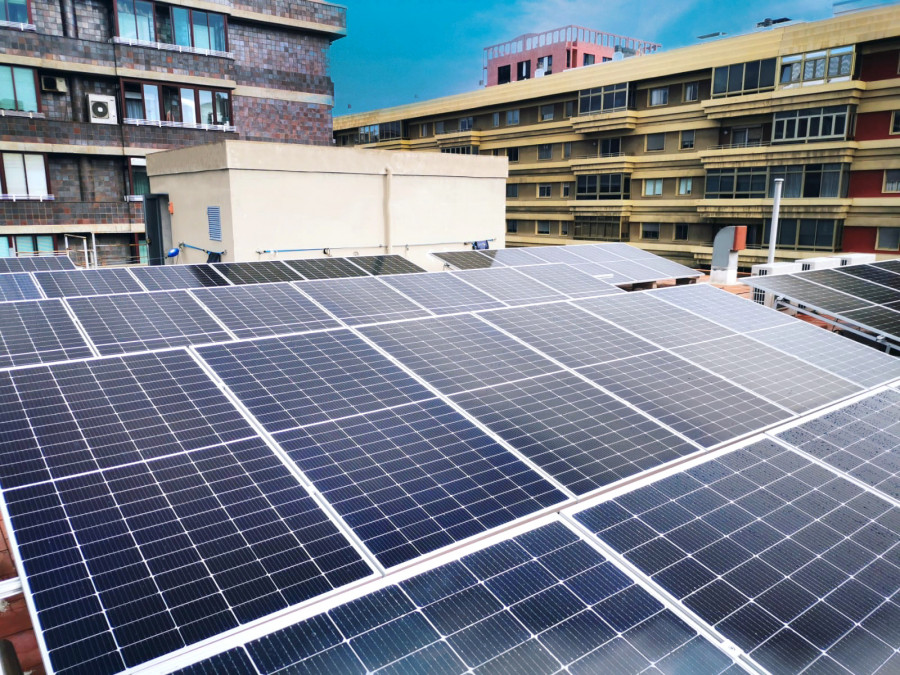 Instalación fotovoltaica en la tienda HiperDino Triana