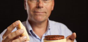 CC BY Mosa Meat burger 2013 credit Mosa Meat