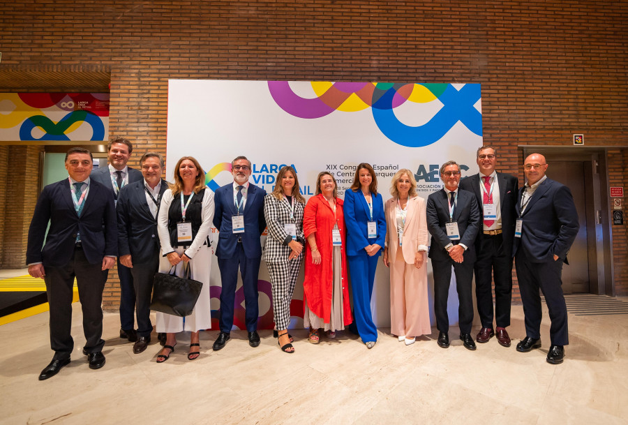 Fotografía de las autoridades en el Congreso Español de Centros y Parques Comerciales
