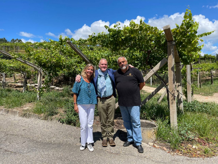 ISABEL SALGADO, TIM ATKIN Y ANTONIO GONZÁLEZ