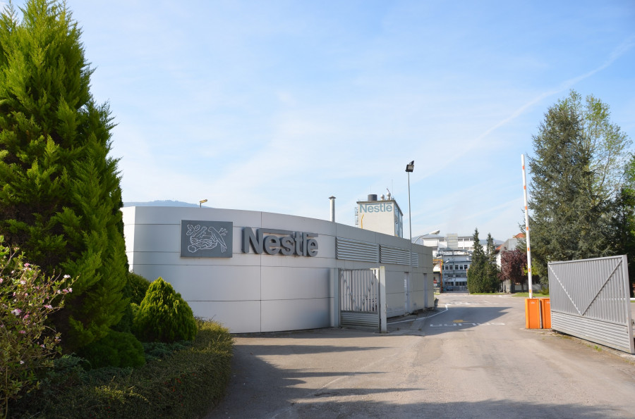 0524   Fábrica de Nestlé en La Penilla de Cayón Cantabria