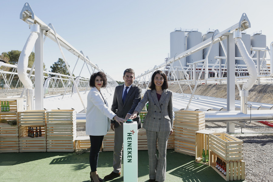 HEINEKEN España Planta termosolar Valencia  Pie de foto (de izquierda a derecha) Cristina Mora alcaldesa de Quart de Poblet   Carlos Mazón presidente de l