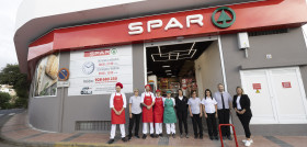 El equipo de SPAR Las Longueras durante la reapertura