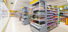 La tienda ofrece un amplio surtido de productos para los visitantes