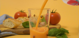 Gazpacho vaso fondo amarillo copia (2)