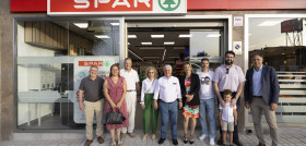 Representantes de SPAR y el Ayuntamiento