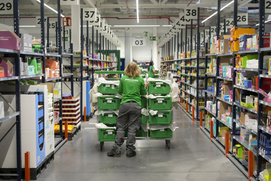 Trabajadora de la Colmena de Boadilla de Monte (Madrid)