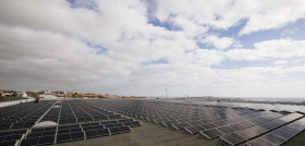 Instalación de autoconsumo fotovoltaico en el centro logístico de HiperDino en Telde (Gran Canaria)