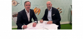 Mauricio Garcia de Quevedo director general de FIAB y Alvaro Guillen presidente de LANDALUZ durante la firma del acuerdo de colaboracion 1200x565