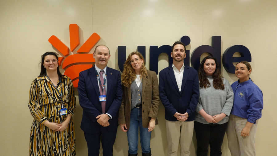 Foto familia Visita Comisionado Especial a Unide