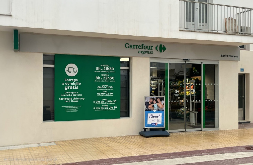 Foto prensa fachada Carrefour Express Formentera