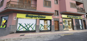 Fachada de SuperDino El Naranjo, en Santa María de Guía (Gran Canaria)
