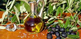 Olive oil 1596639 1280 (1)