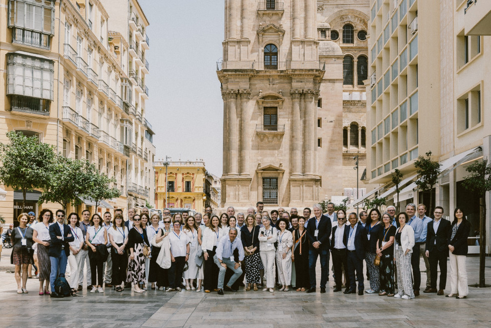 FOTO DE FAMILIA   Fdo. Andrés Corbacho (Du Soleil Studio)