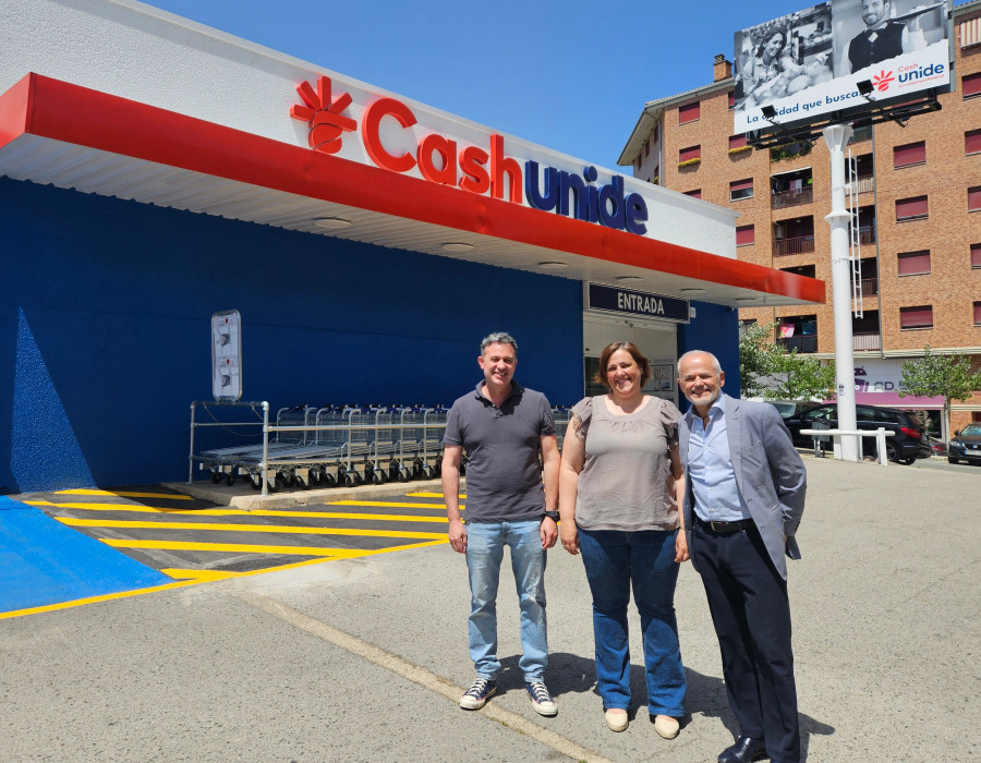 Dña. Marta Ruíz, Alcaldesa del Excmo. Ayuntamiento de Estella visita el nuevo Cash Unide